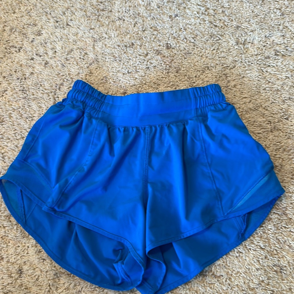 Lululemon 2.5 inch lines Hotty Hot
Shorts size 4
